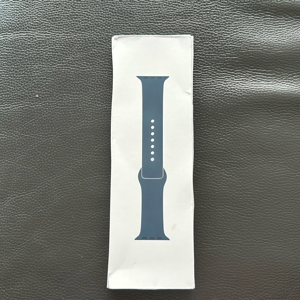 Brand new in box Apple Watch band (M/L) 41mm